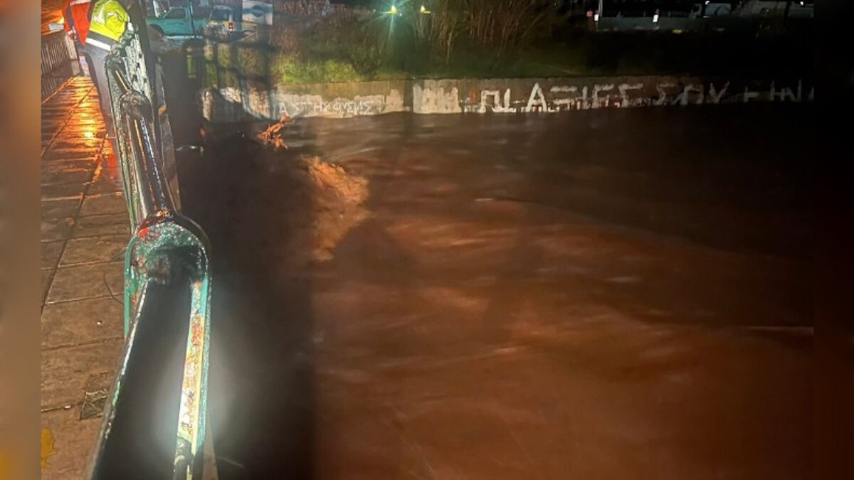 Φούσκωσε το μεγάλο ρέμα στη Ραφήνα