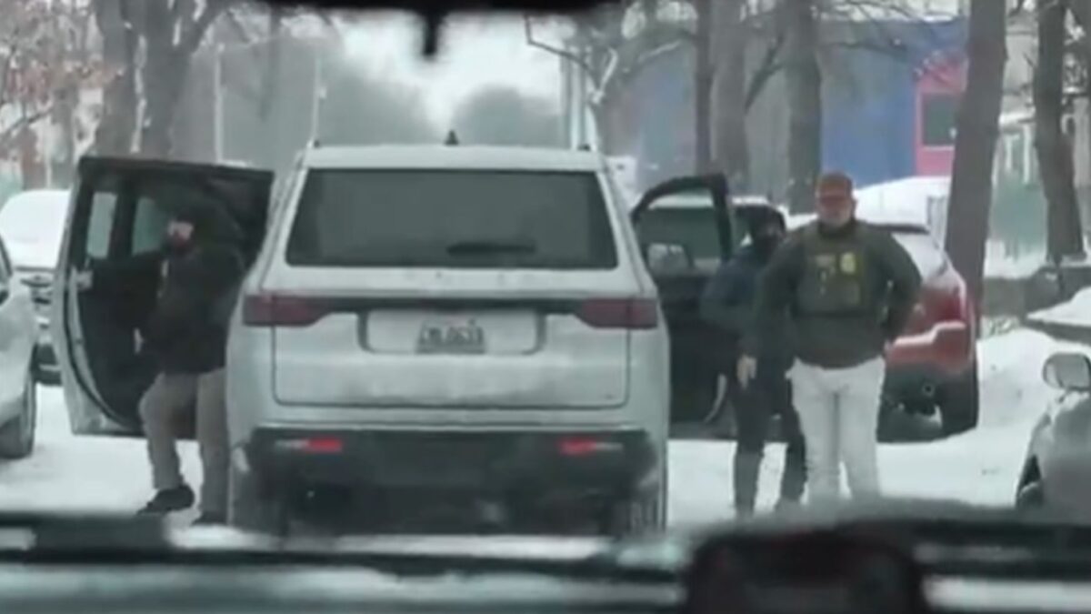 Άνδρες της ICE απείλησαν συνεργείο της Rai που βιντεοσκοπούσε τα επεισόδια στη Μινεάπολη