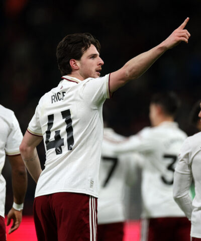 Ο Ντέκλαν Ράις πανηγυρ΄ζιει