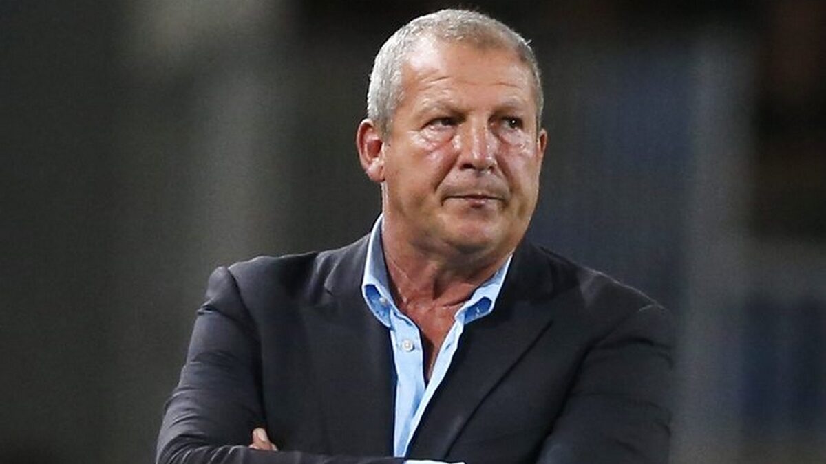 Ο Ρολάν Κουρμπίς σε ρόλο προπονητή