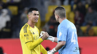 Ο Ρονάλντο με τον τερματοφύλακα της Αλ Σαμπάμπ