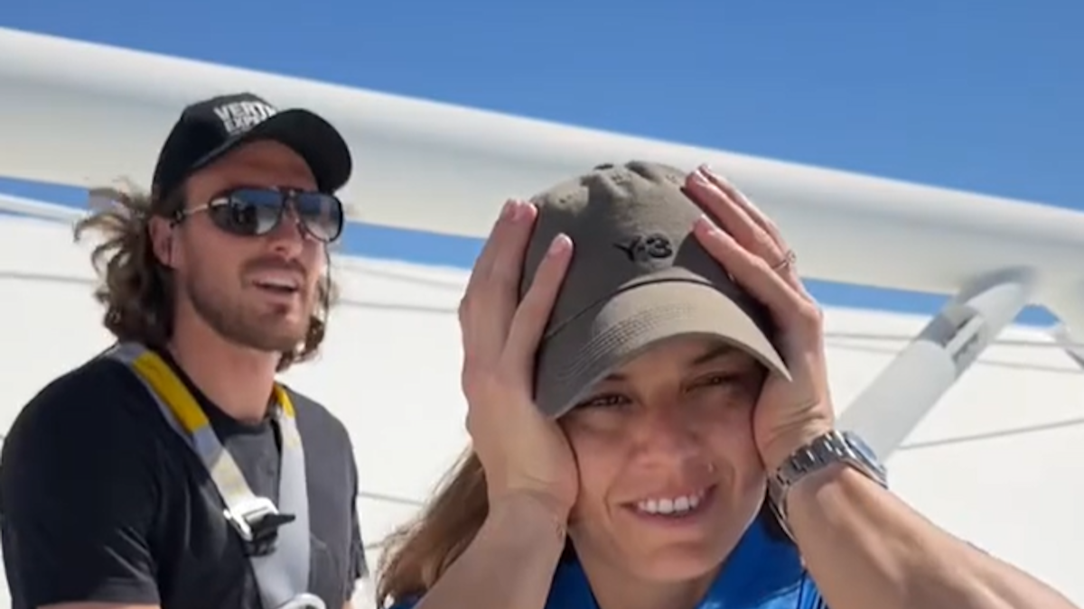 Η Σάκκαρη τρομαγμένη στην οροφή του σταδίου