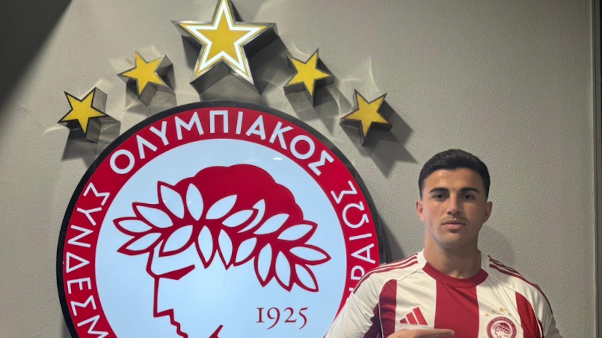 Ο Αντόνιο Θαρθάνα στην παρουσίασή του στον Ολυμπιακό