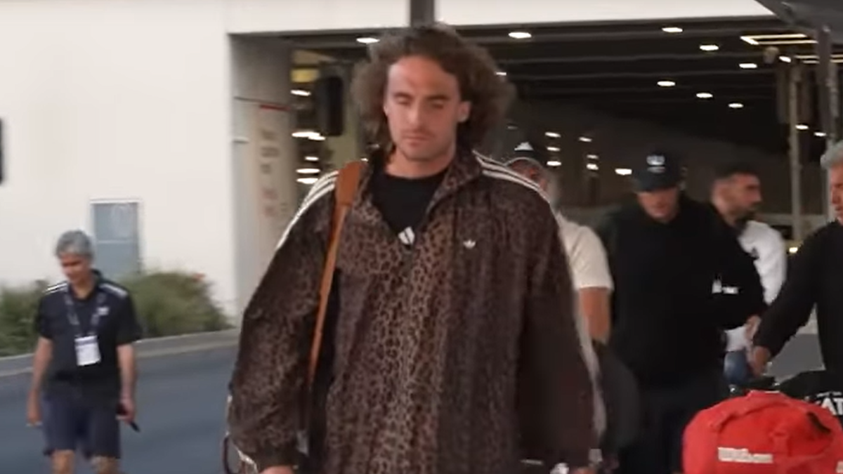 Ο Στεφανός Τσιτσιπάς με το λεοπάρ σύνολό του