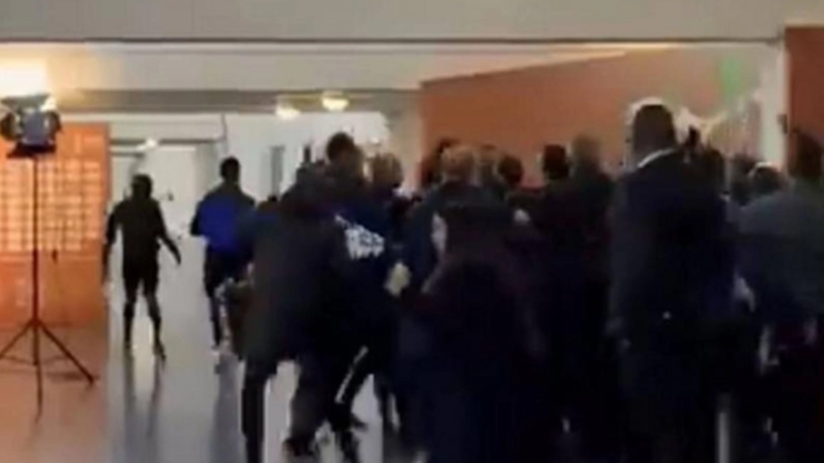 Πανικός στα αποδυτήρια του γηπέδου