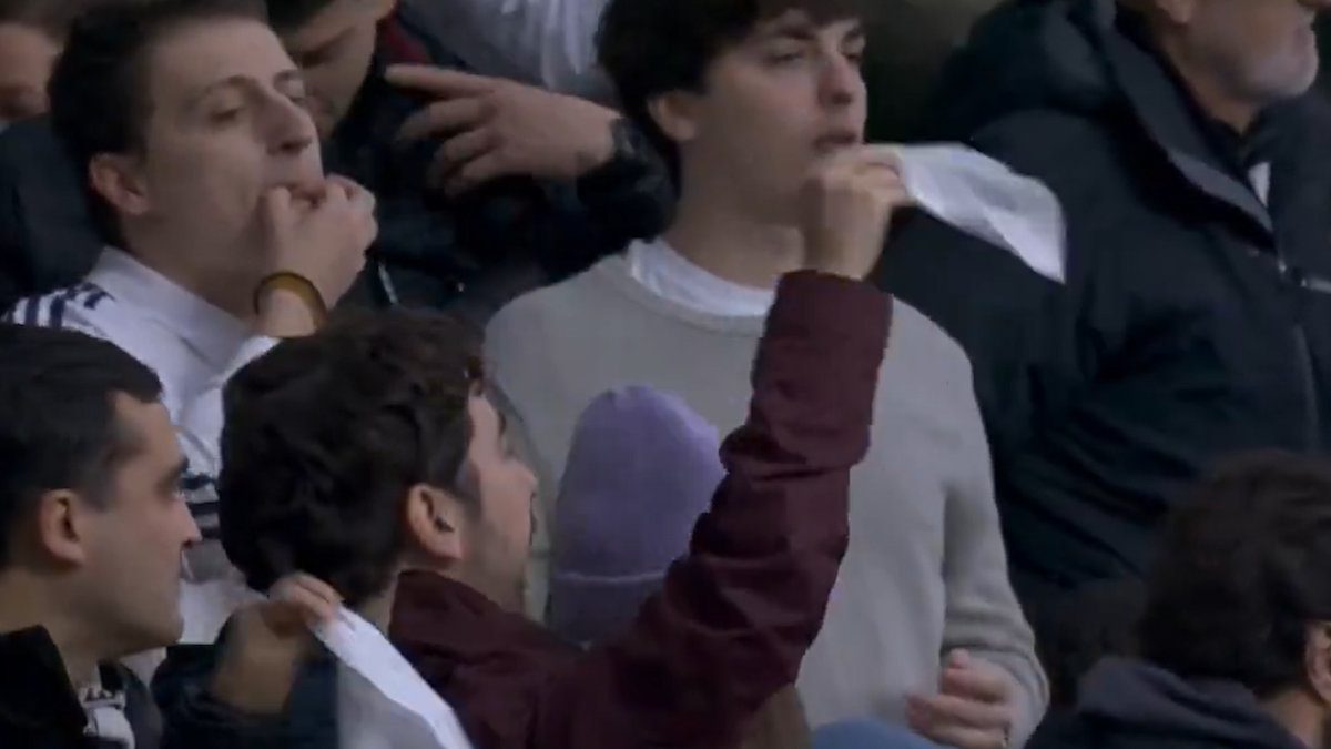 Τα λευκά μαντήλια στο «Μπερναμπέου»