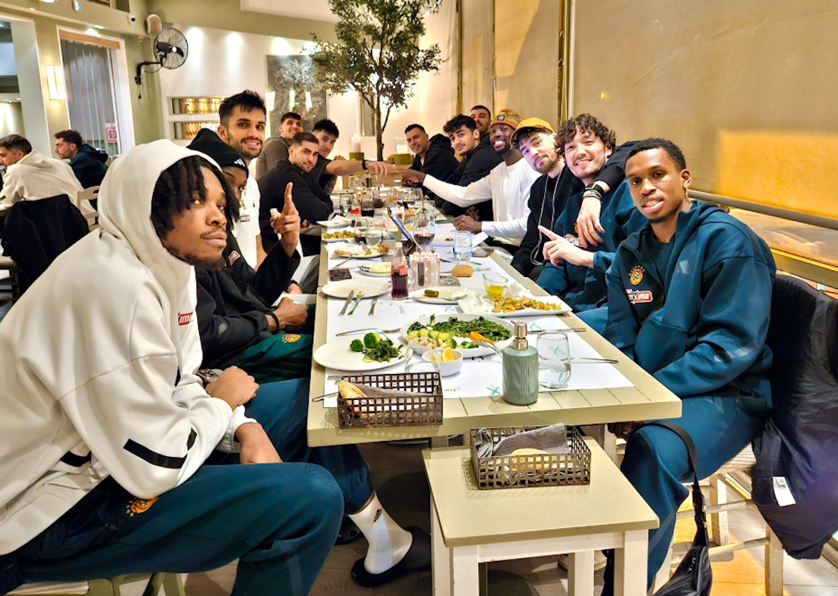 Παναθηναϊκός: Ο Κώστας Σλούκας έκανε το τραπέζι στους συμπαίκτες του στη Θεσσαλονίκη