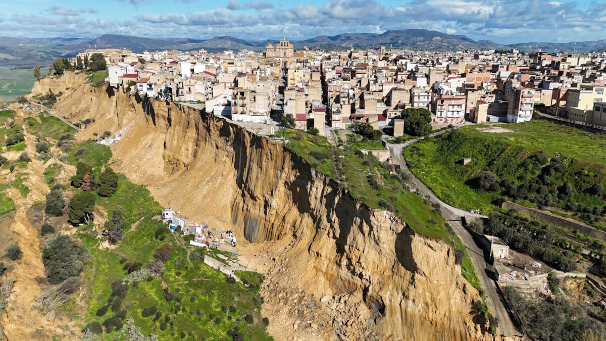 Το μέτωπο της κατολίσθησης μήκους 4 χιλιομέτρων στην πόλη Νισέμι