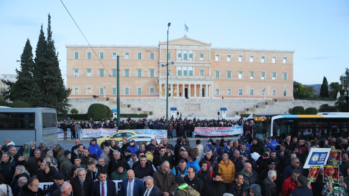 Συγκέντρωση διαμαρτυρίας στο Σύνταγμα