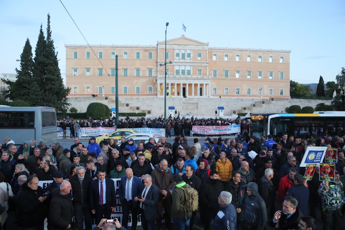Συγκέντρωση διαμαρτυρίας στο Σύνταγμα