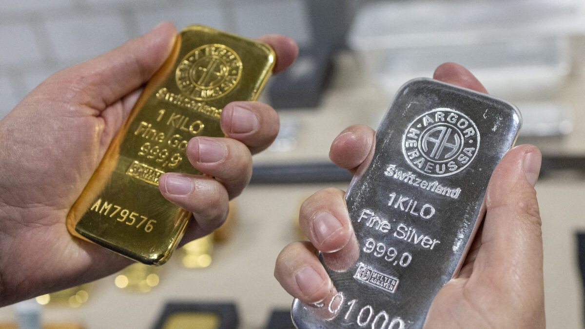 Μπάρες χρυσού και ασημιού