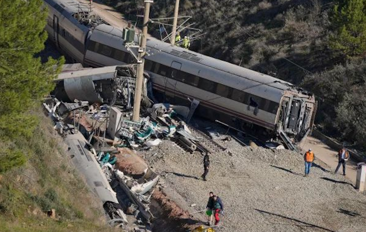 Επιχωμάτωση στον τόπο του σιδηροδρομικού δυστυχήματος στην Κόρδοβα της Ισπανίας