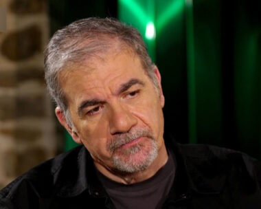 Ο Δημήτρης Σταρόβας κατά τη διάρκεια της συνέντευξης