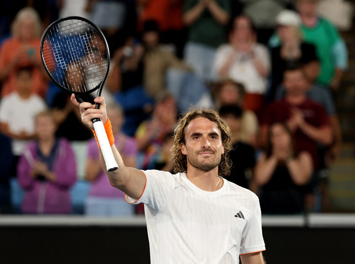 Ο Στέφανος Τσιτσιπάς πανηγυρίζει στο Australian Open