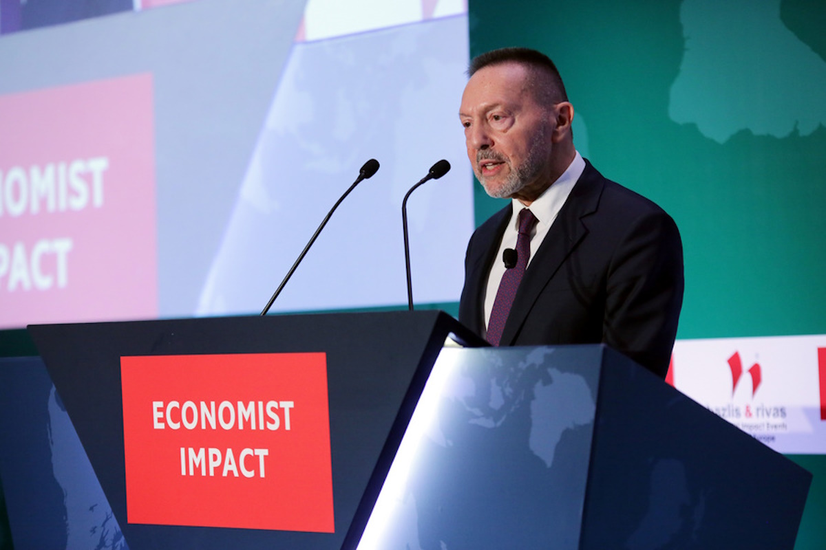 O Γιάννης Στουρνάρας