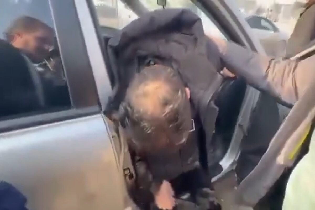 Ο ρεπόρτερ μετά το χτύπημα του τανκ