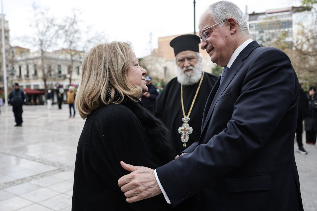 Ο Κωνσταντίνος Τασούλας με την μητέρα του Θάνου Αξαρλιάν
