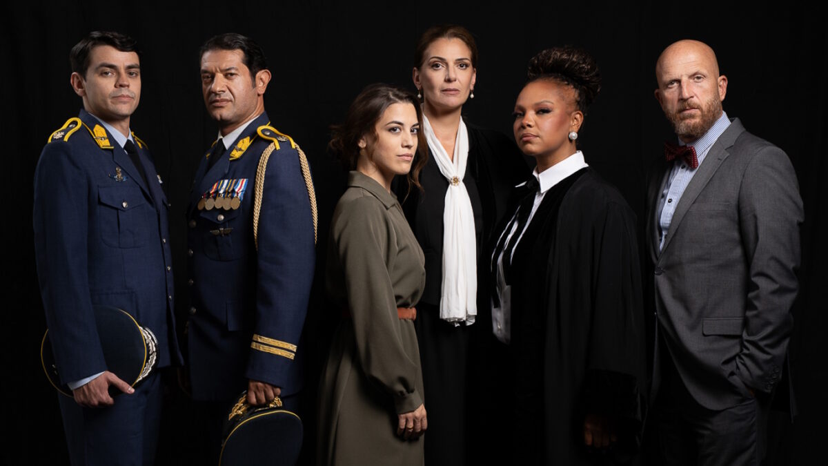 Ο θίασος της παράστασης «Terror»