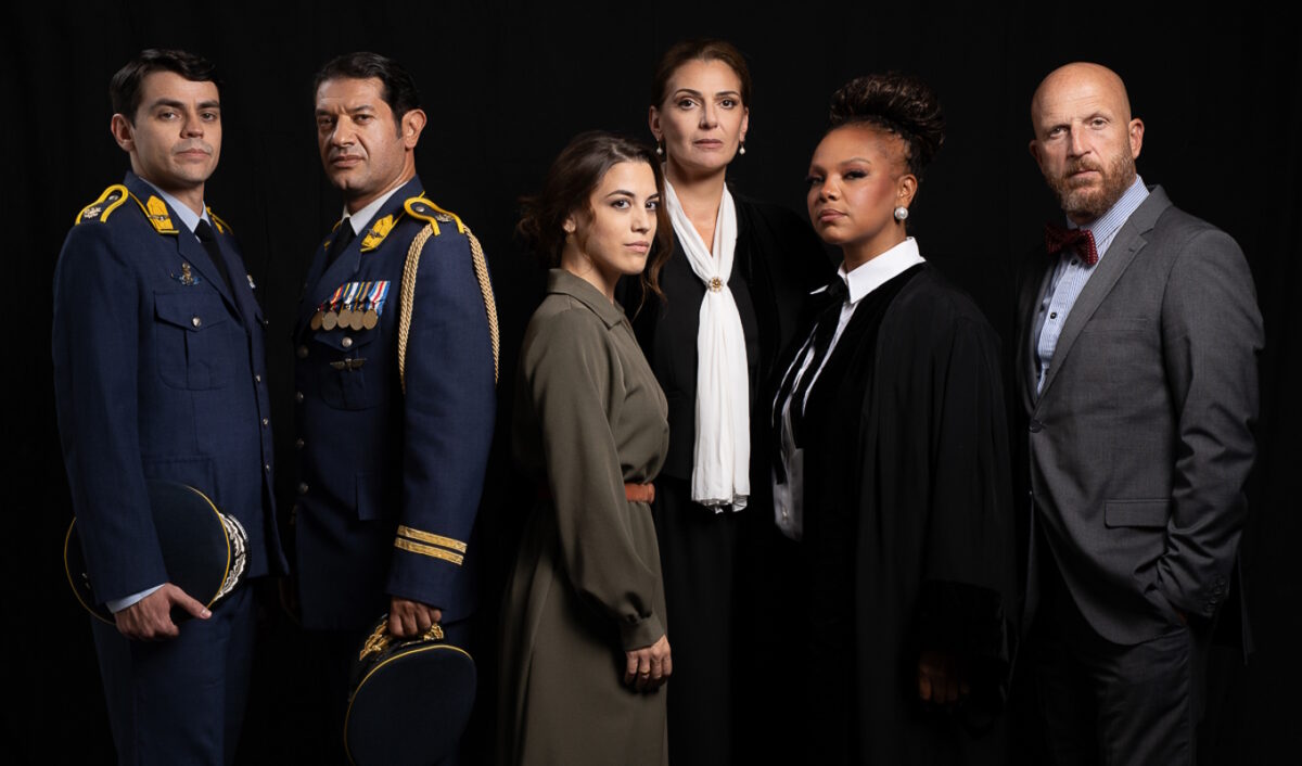 Ο θίασος της παράστασης «Terror»