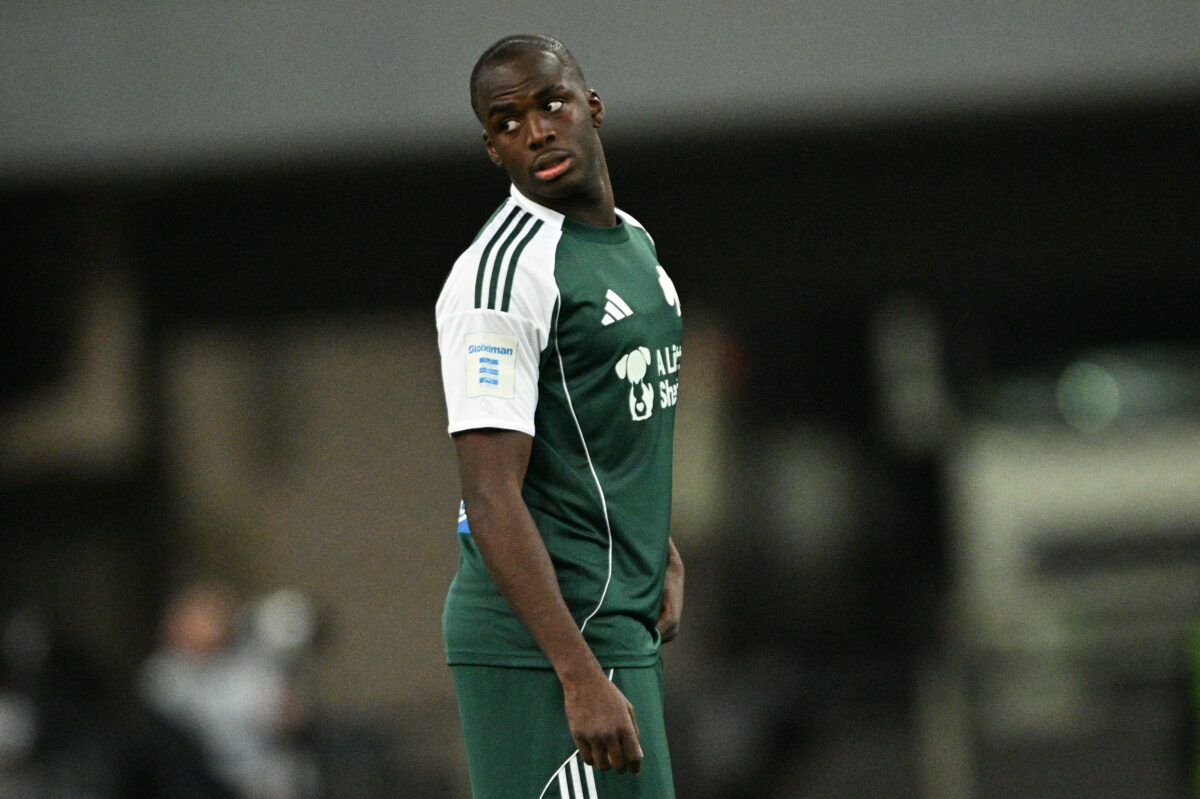 Ο Τετέι στον αγώνα με τον Πανσερραϊκό (ΑΝΤΩΝΗΣ ΝΙΚΟΛΟΠΟΥΛΟΣ