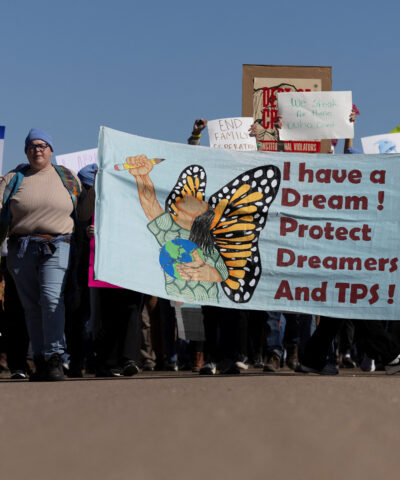 Διαμαρτυρία στην περιοχή που κρατείται ο Άντριαν Κονέχο και ο γιος του Λίαμ