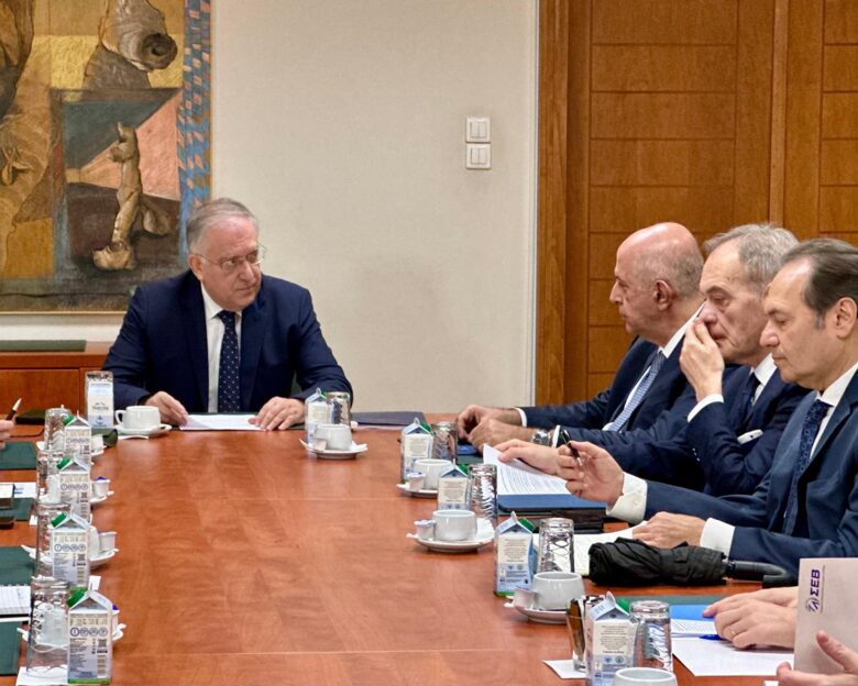 Ο υπουργός Ανάπτυξης Τάκης Θεοδωρικάκος σε συνάντηση εργασίας με αντιπροσωπεία του Συνδέσμου Επιχειρήσεων και Βιομηχανιών (ΣΕΒ)