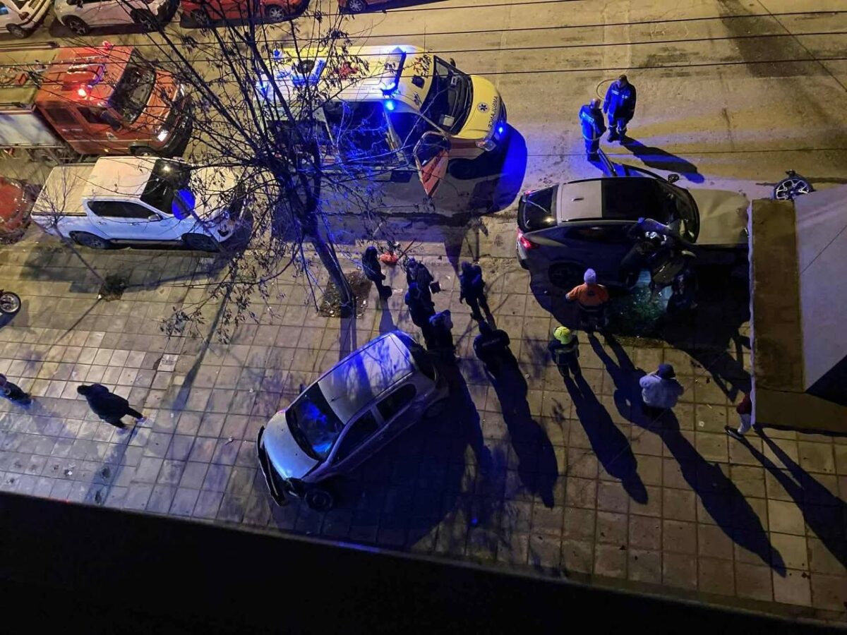 Η στιγμή που έχει φτάσει το ασθενοφόρο