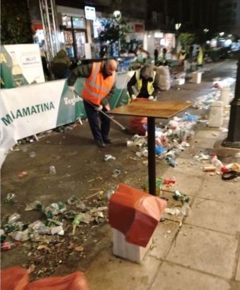 Σκουπίδια στη Θεσσαλονίκη μετά τις εκδηλώσεις της Πρωτοχρονιάς
