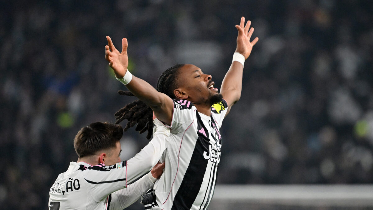 Ο Τουράμ πανηγυρίζει το γκολ του