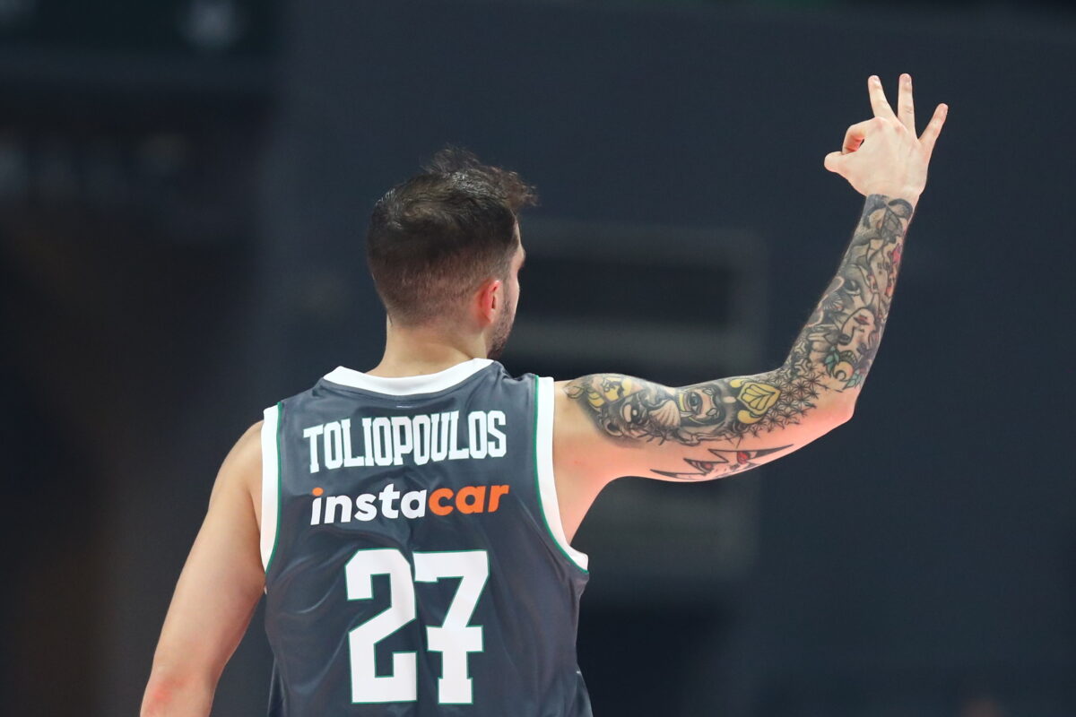 Ο Τολιόπουλος