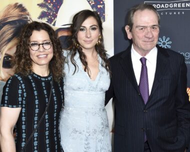 Ο Τόμι Λι Τζόουνς με τη γυναίκα του και την κόρη του Βικτόρια που βρέθηκε νεκρή