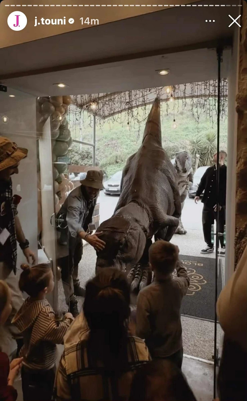 Τα παιδιά ενώ παίζουν κατά τη διάρκεια του πάρτι