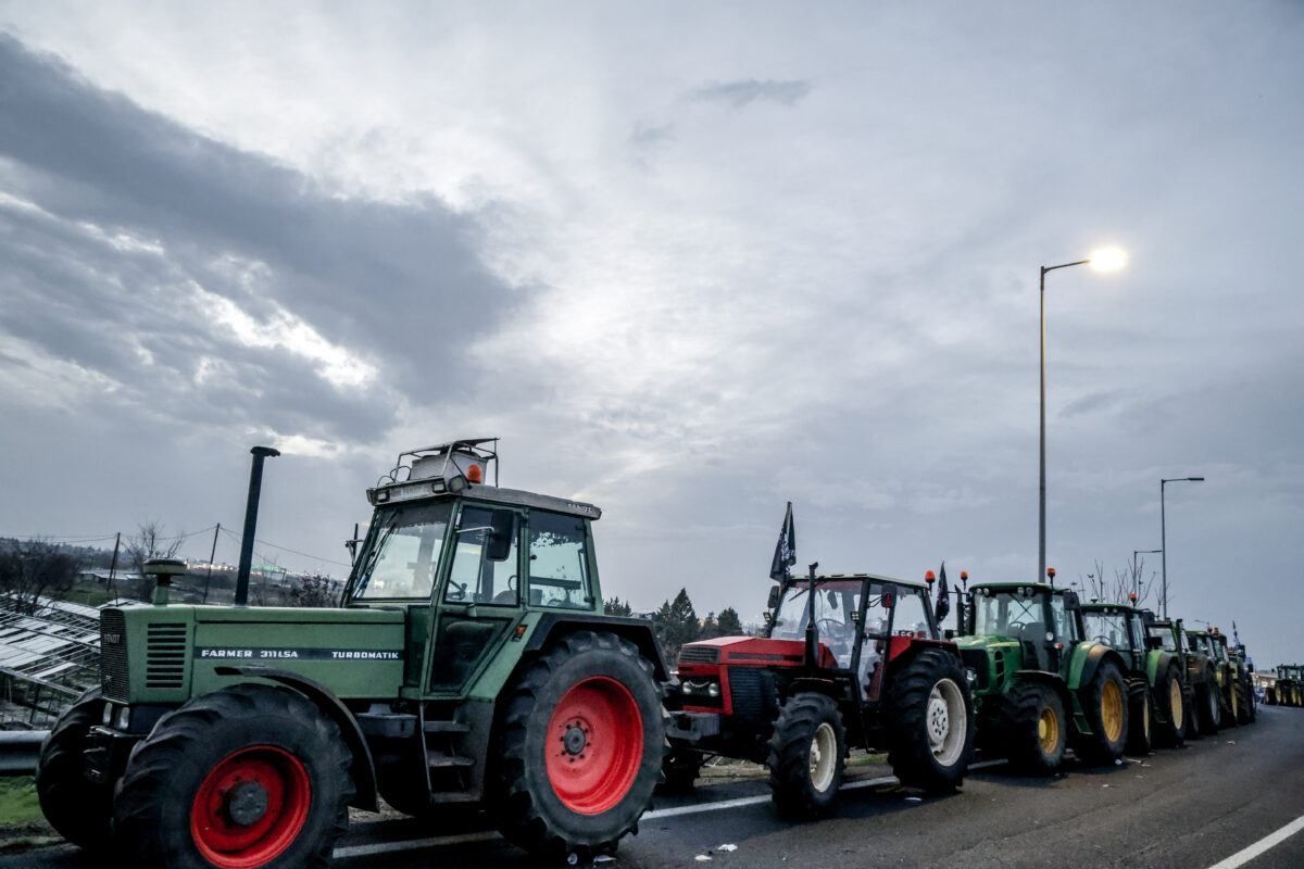 Τρακτέρ στο μπλόκο της Νίκαιας