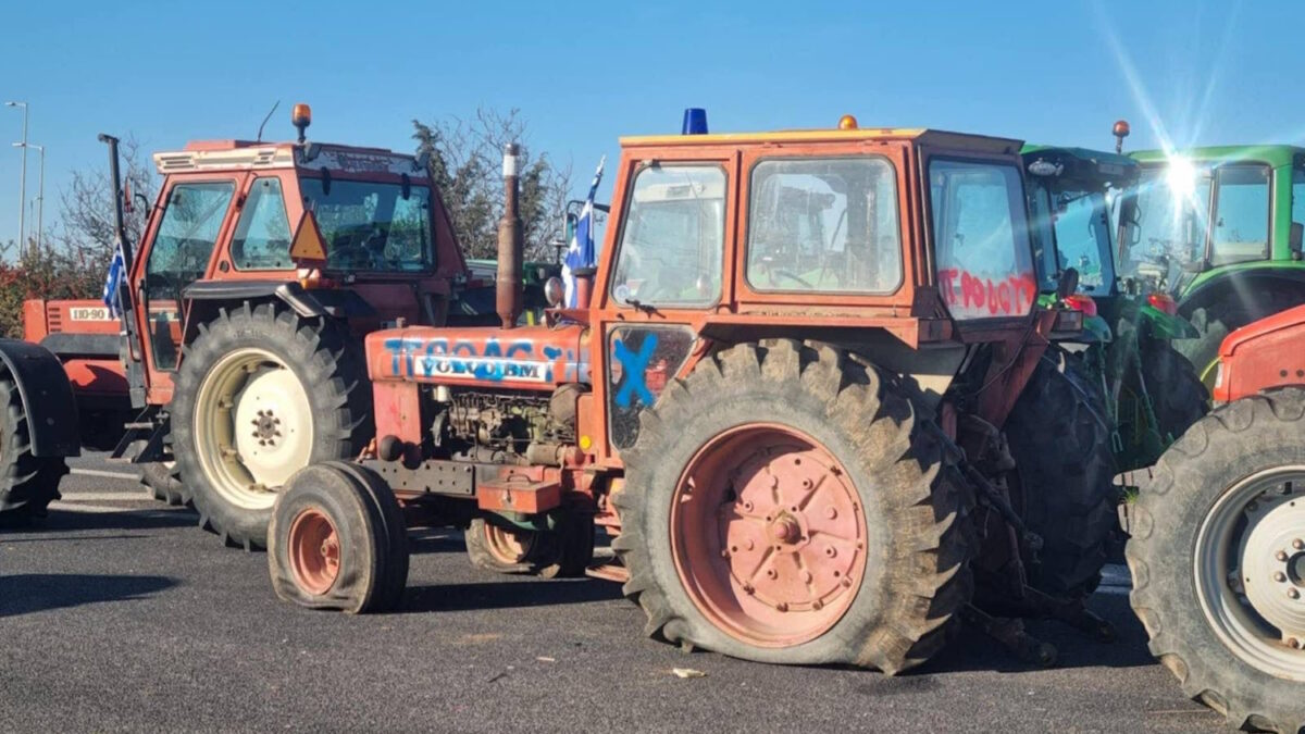 Τα τρακτέρ με τα σκασμένα λάστιχα