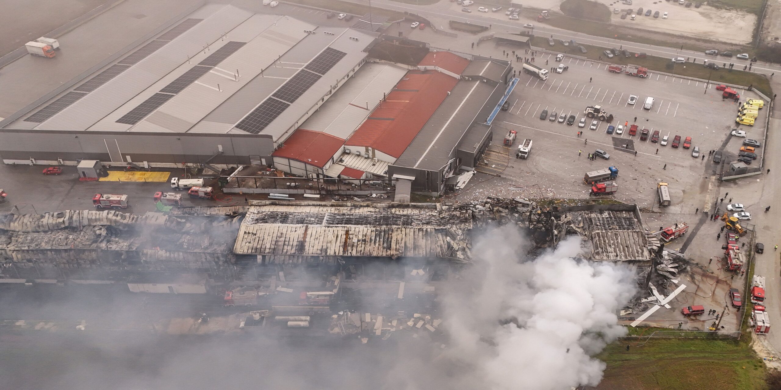 Αεροφωτογραφία από το εργοστάσιο Βιολάντα στα Τρίκαλα όπου 5 γυναίκες κάηκαν ζωντανές