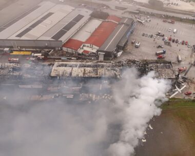 Εικόνες καταστροφής από το εργοστάσιο «Βιολάντα»