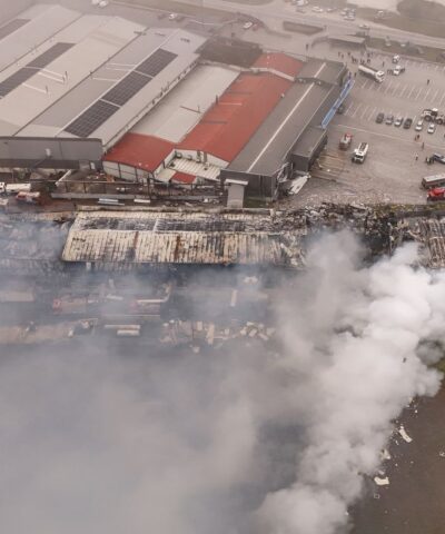 Εικόνες καταστροφής από το εργοστάσιο «Βιολάντα»