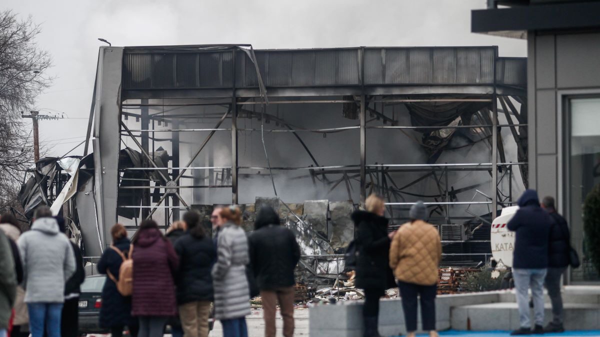 Φωτιά στο εργοστάσιο της «Βιολάντα» στα Τρίκαλα