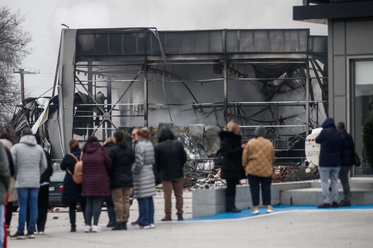 Φωτιά στο εργοστάσιο της «Βιολάντα» στα Τρίκαλα
