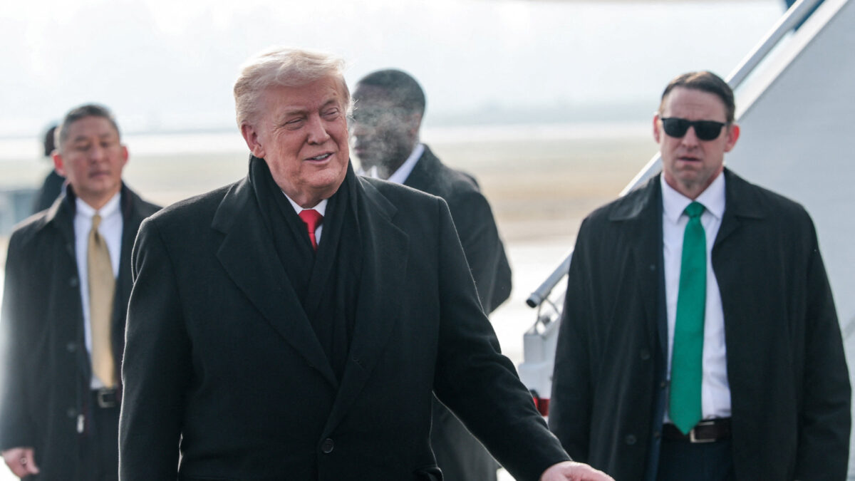 Ο Αμερικανός πρόεδρος στο αεροδρόμιο της Ζυρίχης