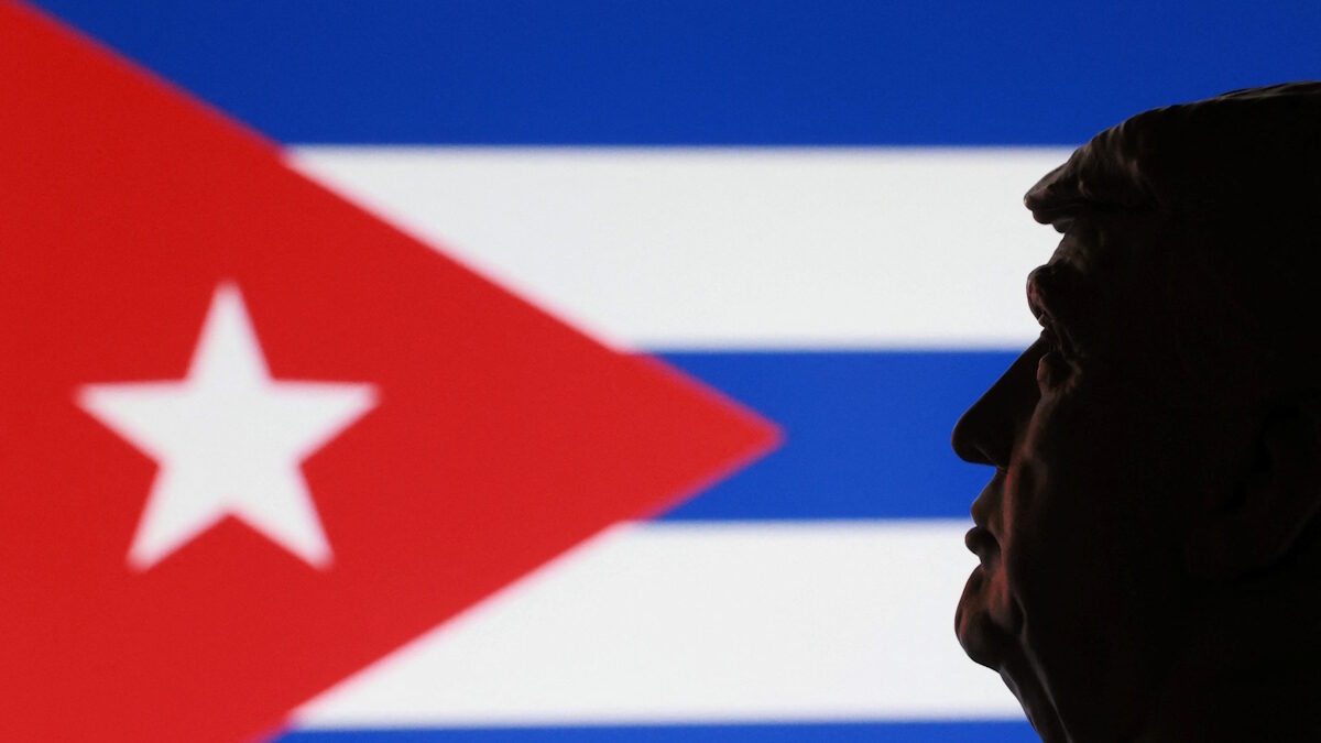 Η σημαία της Κούβας και ο Ντόναλντ Τραμπ
