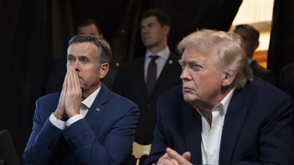 Ο Ντόναλντ Τραμπ, παρακολουθεί την επιχείρηση