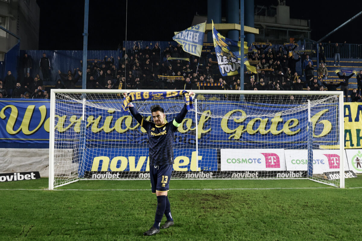 Ο Τσάβες με τη φανέλα του Παναιτωλικού