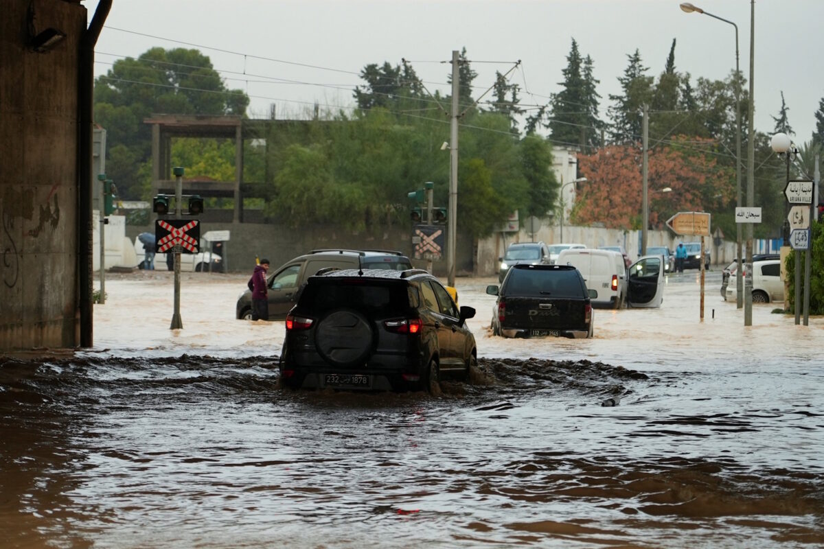 Ακινητοποιημένο αυτοκίνητο στην Τύνιδα