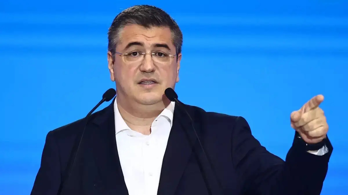 O Ευρωπαίος Επίτροπος Βιώσιμων Μεταφορών και Τουρισμού, Απόστολος Τζιτζικώστας,