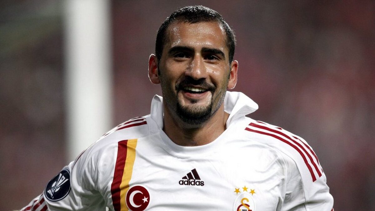 Ο Ουμίτ Καράν με τη φανέλα της Γαλατάσαραϊ