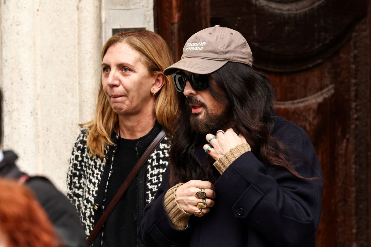 Σε λαϊκό προσκύνημα η σορός του Valentino