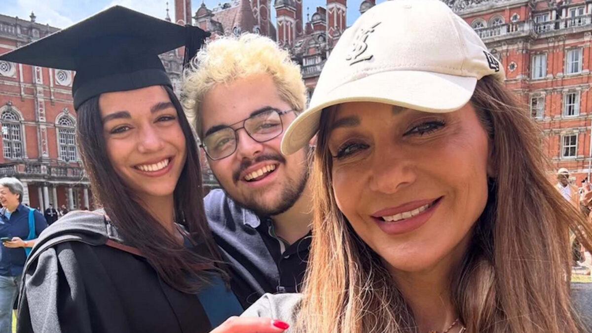 Η Δέσποινα Βανδή με τα δύο παιδιά της, Μελίνα και Γιώργο