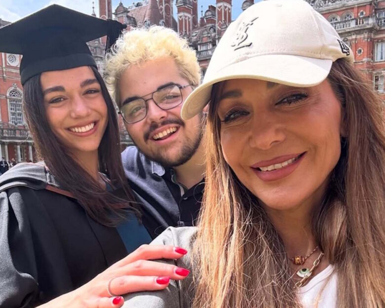 Η Δέσποινα Βανδή με τα δύο παιδιά της, Μελίνα και Γιώργο