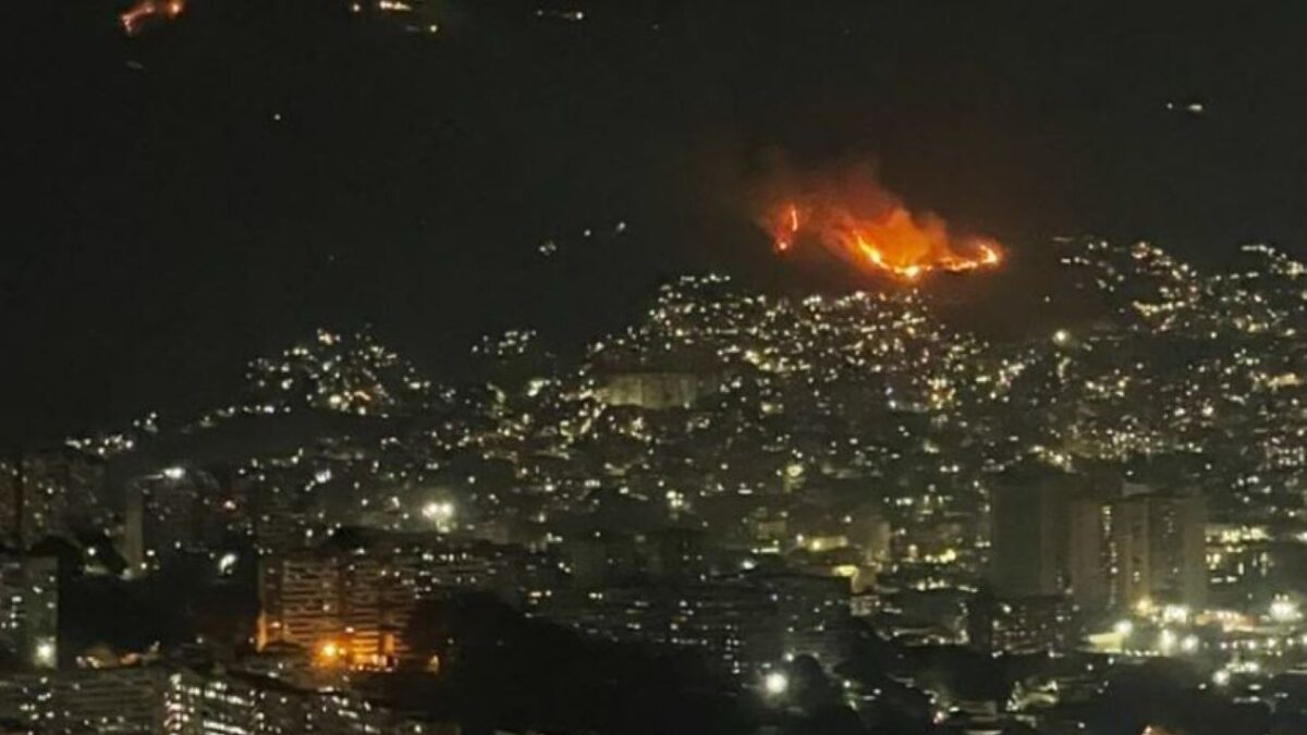 Βενεζουέλα: Ισχυρές εκρήξεις ακούγονται στο Καράκας - Μαρτυρίες για πτήσεις αεροπλάνων